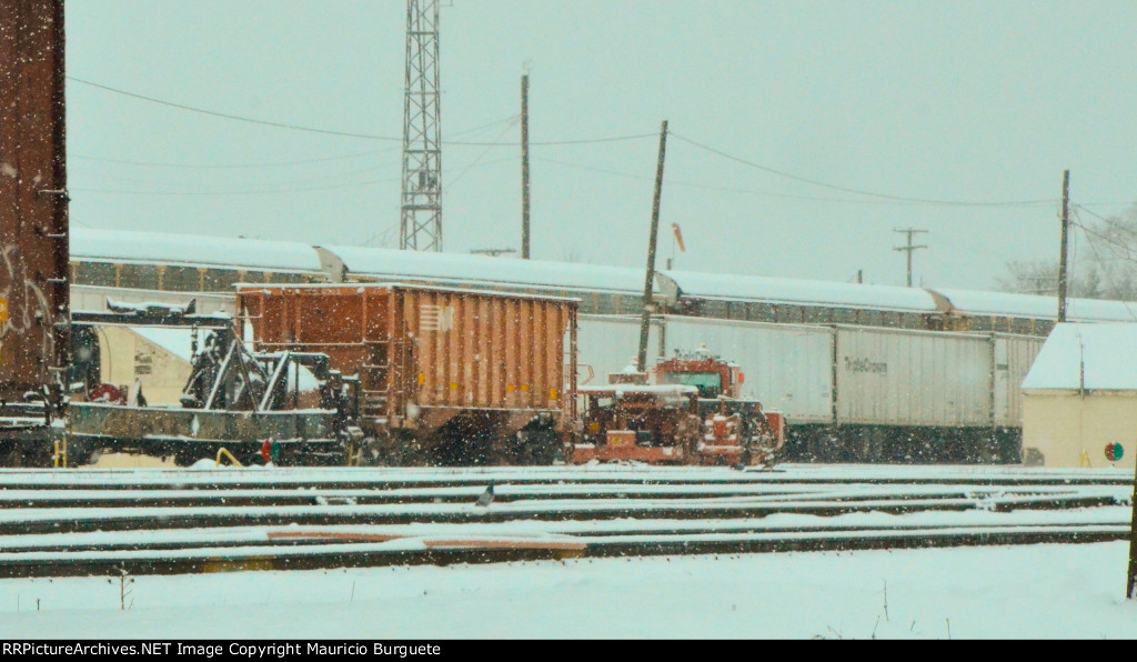 NS MoW equipment in the yard